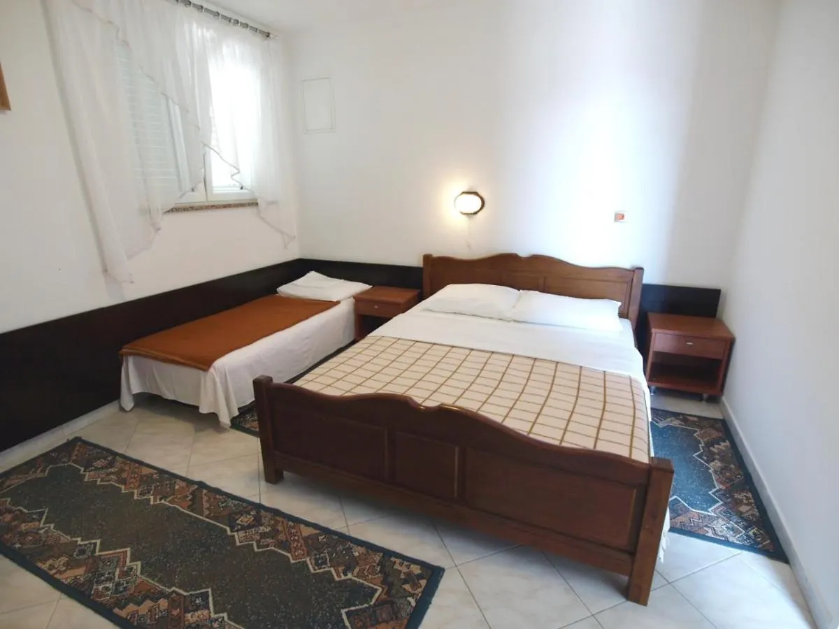 Apartments With A Parking Space Rab - 20818 Banjol